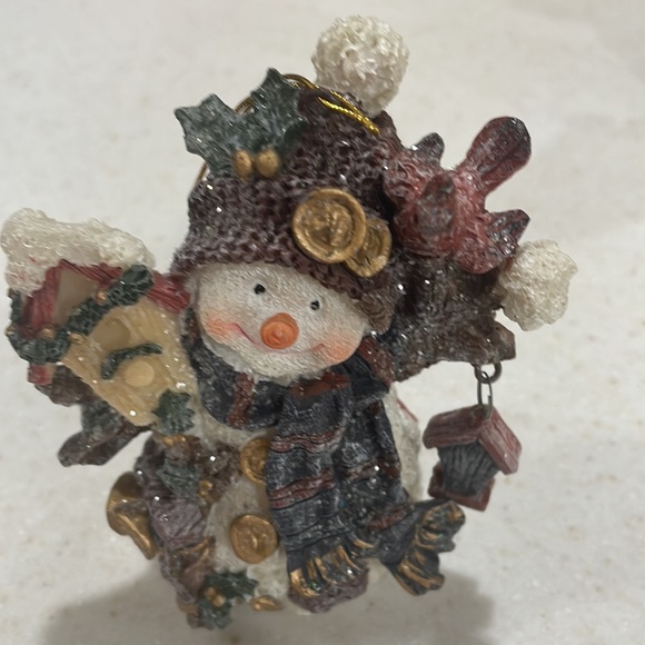 2 snowmen. - Picture 4 of 6